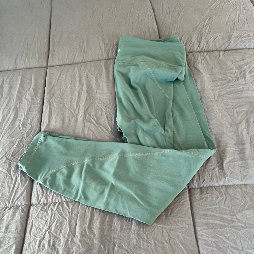 Athleta salutation leggings 7/8 length
